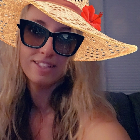 Meet your Posher, Melissa - Picture 1 of 1